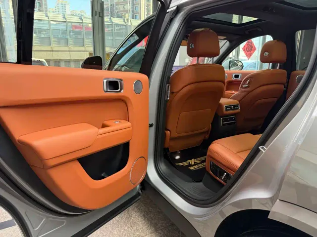 Li Auto L7 — Фото автомобиля 22