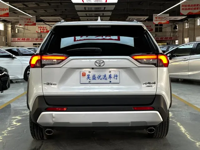 Toyota RAV4 — Фото автомобиля 6