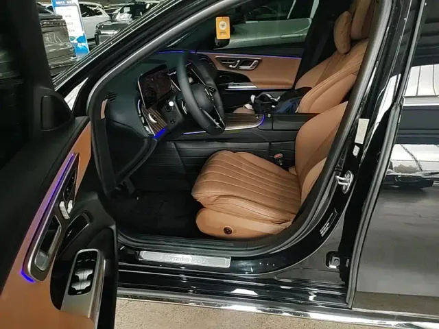 Mercedes-Benz E-Class — Фото автомобиля 14