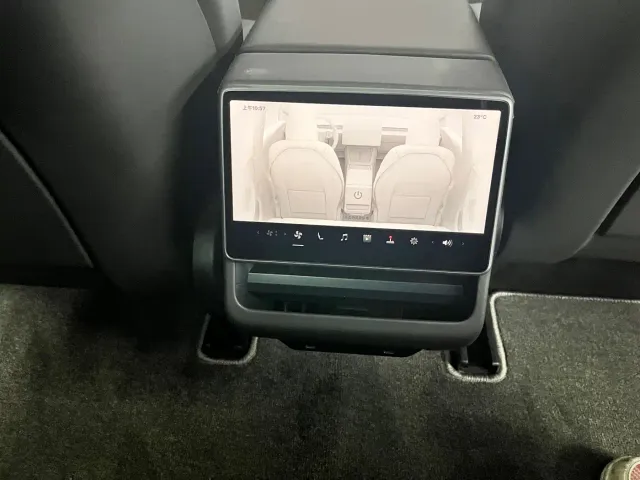 Tesla Model 3 — Фото автомобиля 11