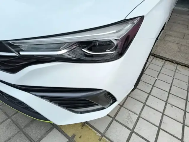 Roewe Roewe i5 2021 1.5L CVT Diamond Edition — Фото автомобиля 23