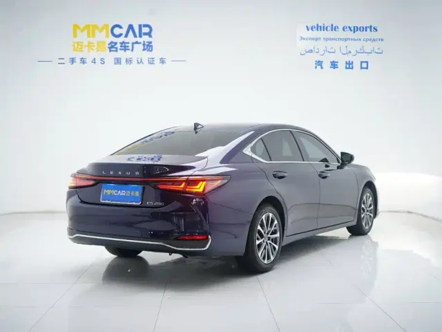 Lexus ES — Фото автомобиля 3
