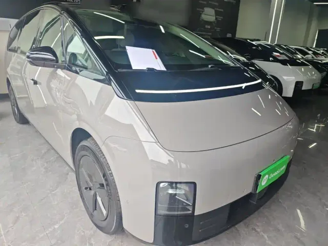 Li Auto MEGA — Фото автомобиля 3