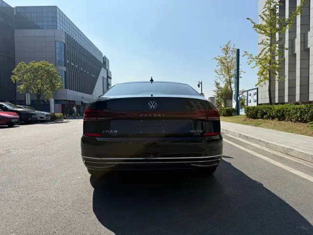 Volkswagen Passat — Фото автомобиля 6