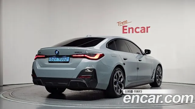 BMW i4 — Фото автомобиля 2