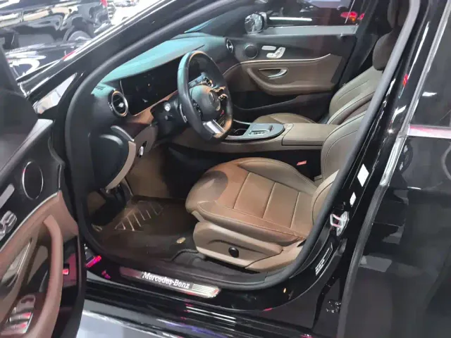Mercedes-Benz E-Class — Фото автомобиля 6