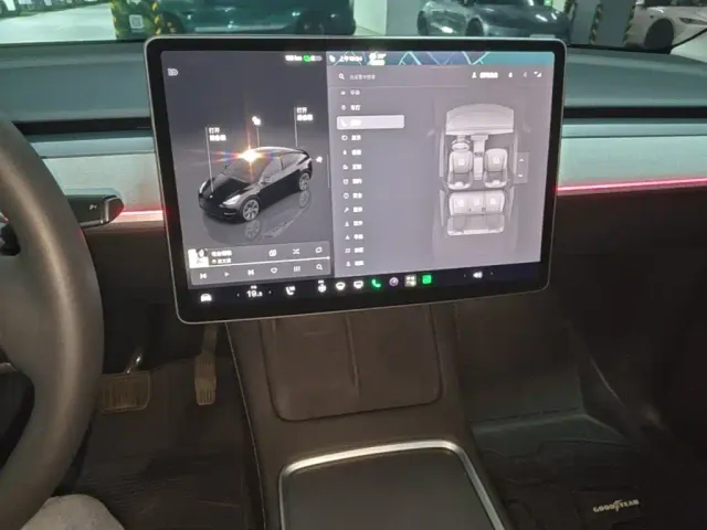Tesla Model Y — Фото автомобиля 12