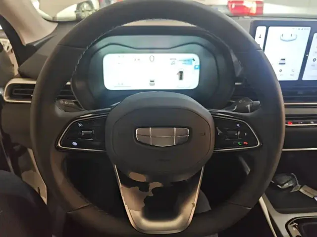 Geely Emgrand — Фото автомобиля 10