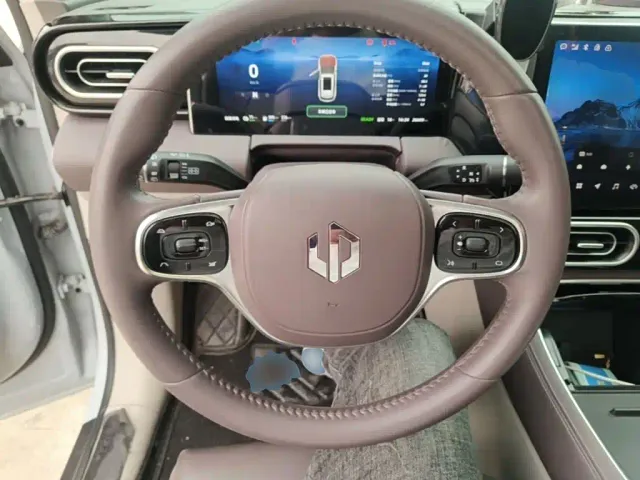 Leapmotor C11 — Фото автомобиля 10