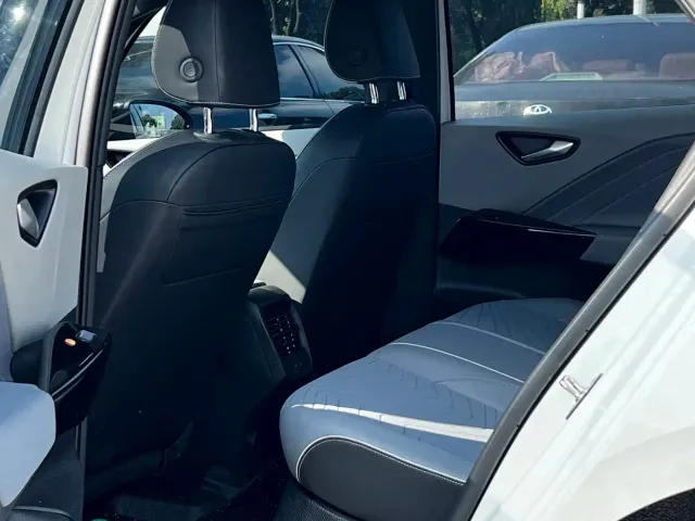 Volkswagen ID.3 — Фото автомобиля 9