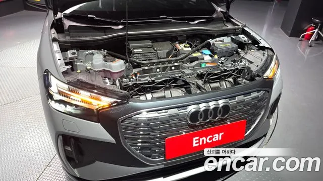 Audi Q4 e-tron — Фото автомобиля 6