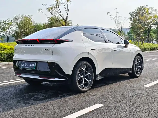 Lynk & Co Z20 — Фото автомобиля 6