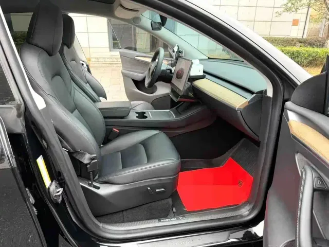 Tesla Model Y — Фото автомобиля 4