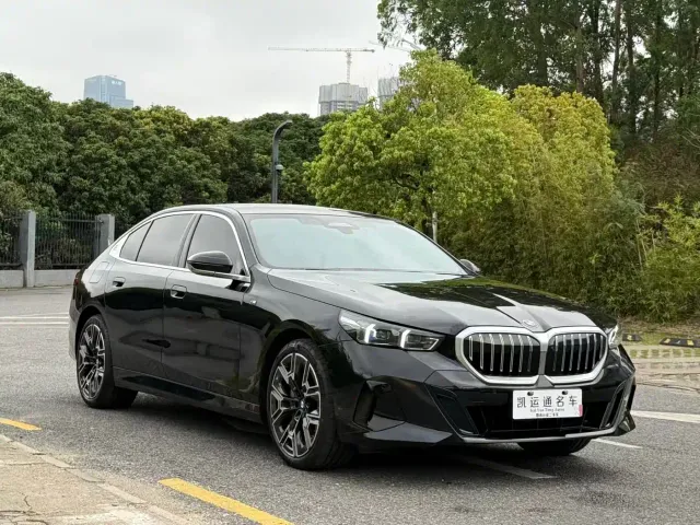BMW 5 Series — Фото автомобиля 3