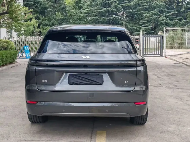 Li Auto L7 — Фото автомобиля 4