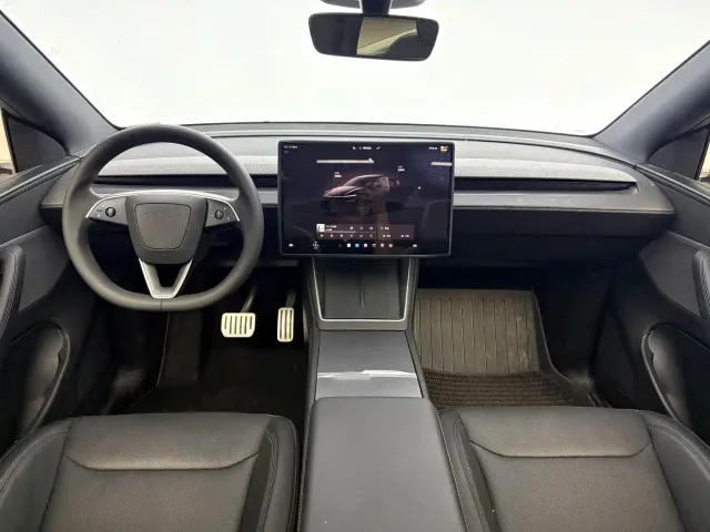 Tesla Model Y — Фото автомобиля 14