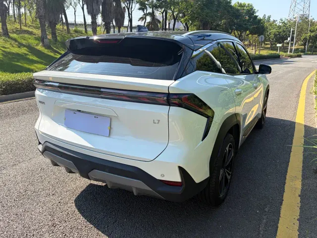 Geely Galaxy L7 — Фото автомобиля 15