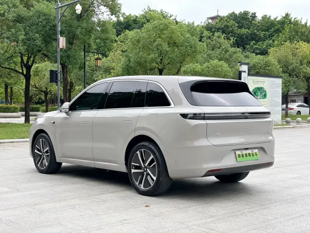 Li Auto L6 — Фото автомобиля 7