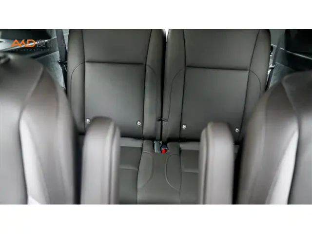 Li Auto L8 — Фото автомобиля 9