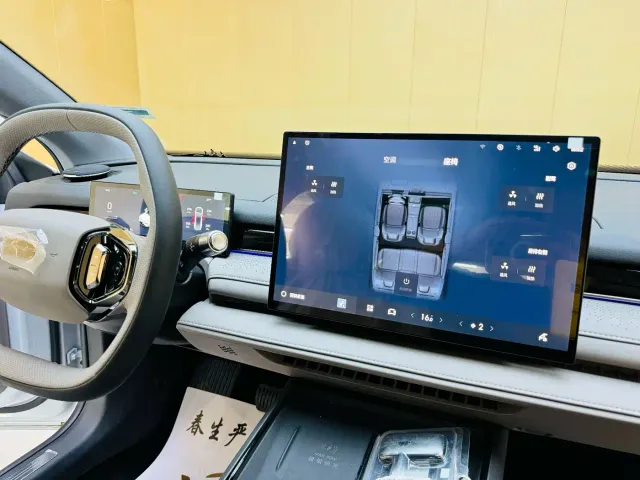 Geely Galaxy Xingyao 8 — Фото автомобиля 9