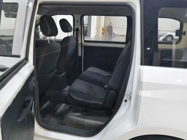 Wuling Hongguang Plus — Фото автомобиля 15