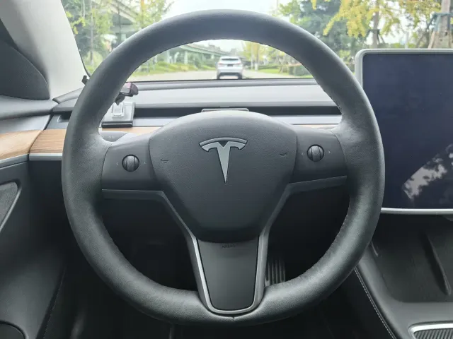 Tesla Model 3 — Фото автомобиля 7