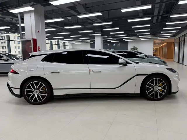 Denza Z9GT — Фото автомобиля 6