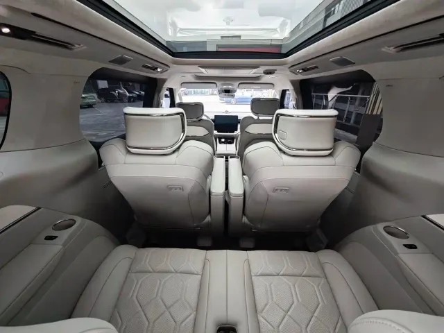 Volvo EM90 — Фото автомобиля 21
