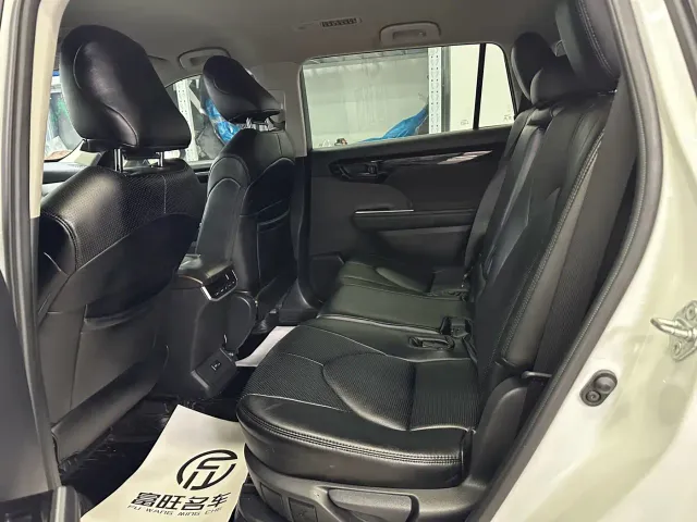 Toyota Highlander — Фото автомобиля 8