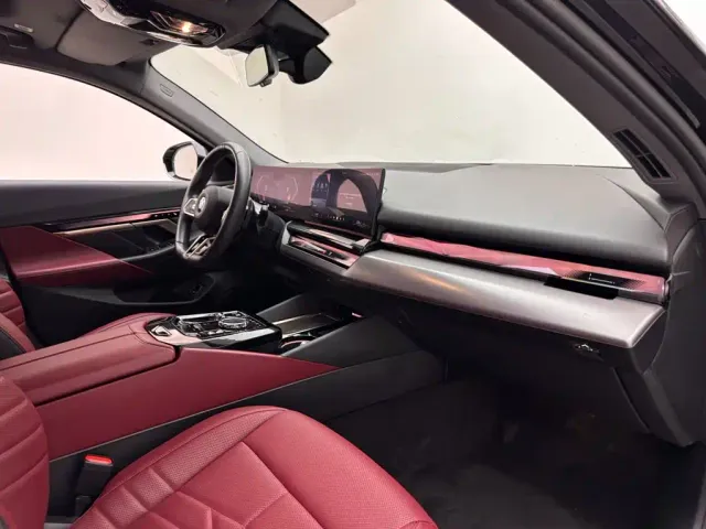 BMW 5 Series — Фото автомобиля 11