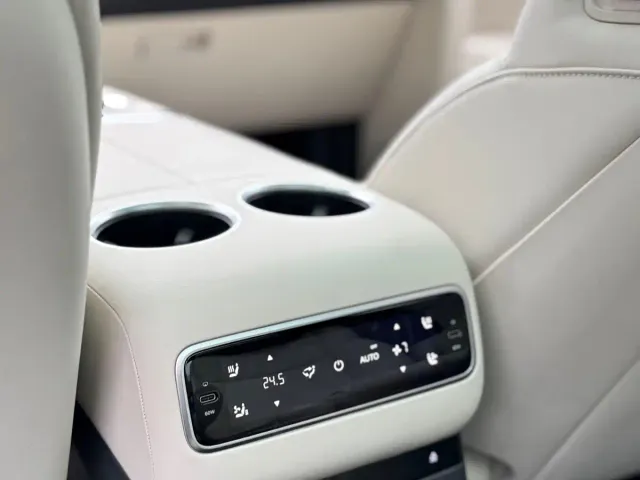 Li Auto L9 — Фото автомобиля 11