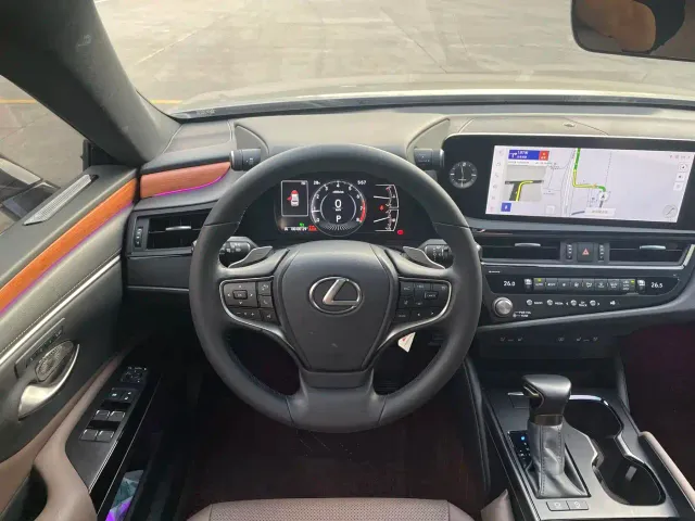 Lexus ES — Фото автомобиля 12