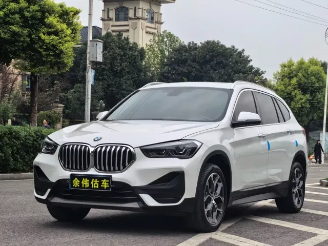 Фотография автомобиля — BMW X1