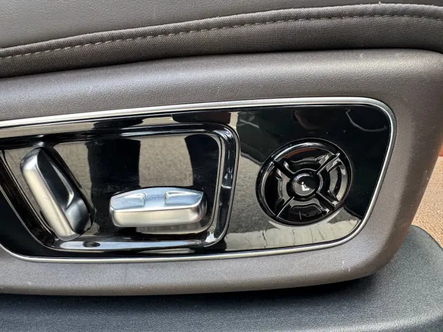 Li Auto L8 — Фото автомобиля 16