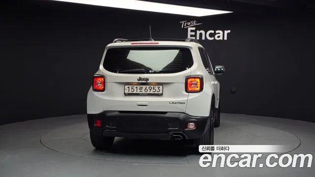 Jeep Renegade — Фото автомобиля 4