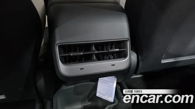 Tesla Model Y — Фото автомобиля 26