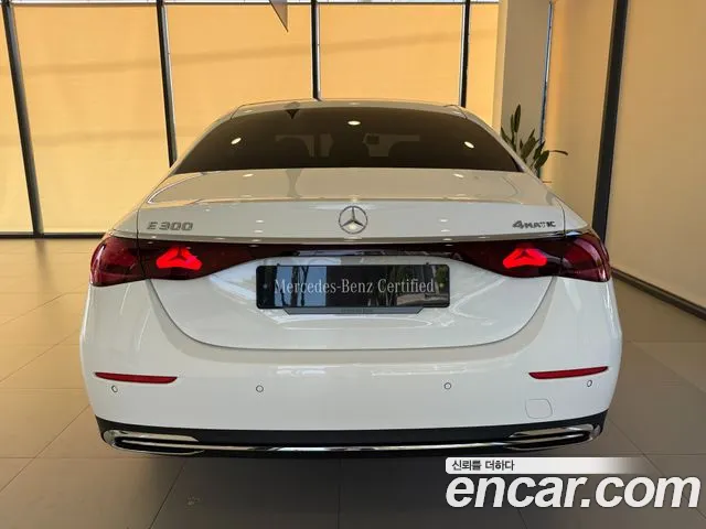 Mercedes-Benz E-Class — Фото автомобиля 4