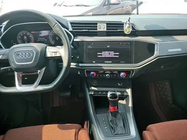 Audi Q3 — Фото автомобиля 12
