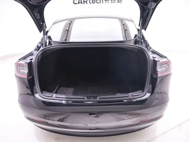 Tesla Model 3 — Фото автомобиля 22