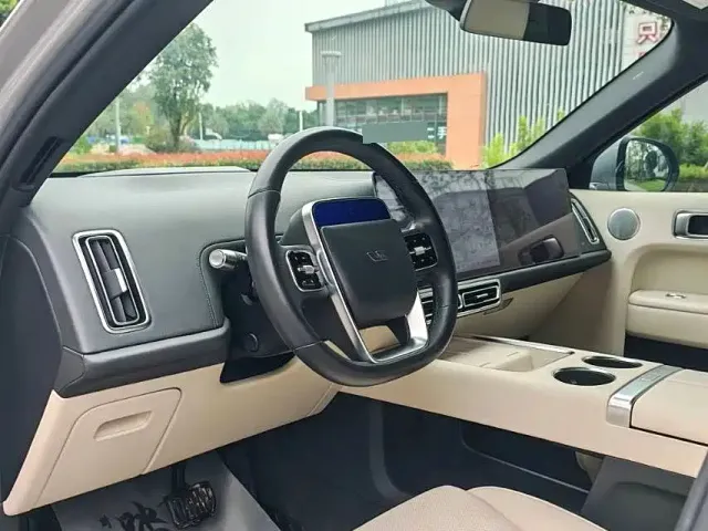 Li Auto L9 — Фото автомобиля 6