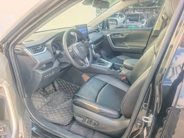 Toyota RAV4 — Фото автомобиля 15