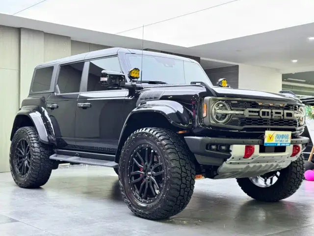 Ford Bronco — Фото автомобиля 3
