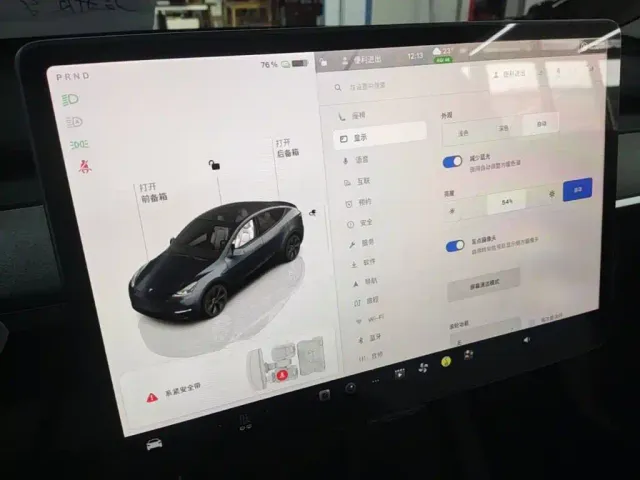 Tesla Model Y — Фото автомобиля 12