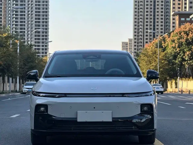 Leapmotor B01 — Фото автомобиля 2
