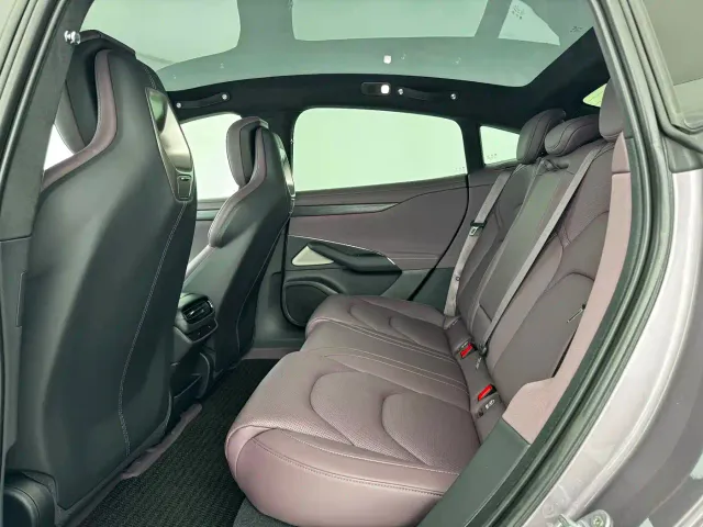 Xiaomi SU7 — Фото автомобиля 10