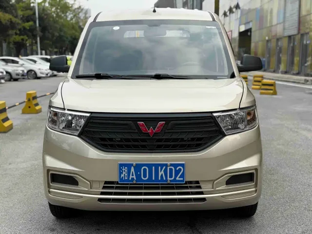 Wuling Hongguang V — Фото автомобиля 2