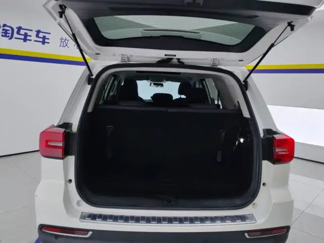 Roewe RX8 — Фото автомобиля 4