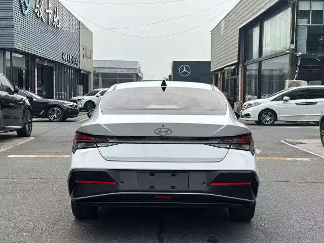 Hyundai Elantra — Фото автомобиля 10
