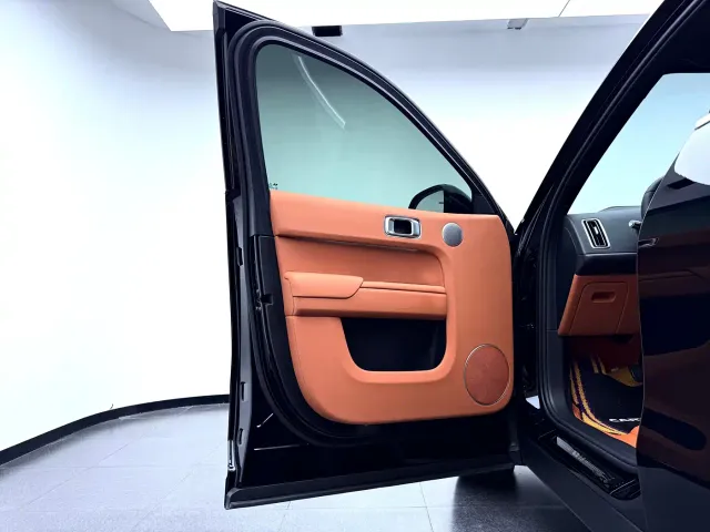 Li Auto L8 — Фото автомобиля 21