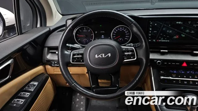 Kia Carnival Generation 4 — Фото автомобиля 13